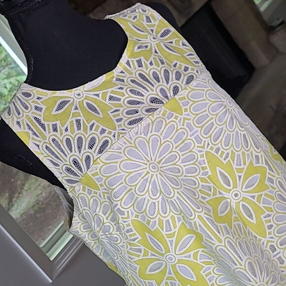 Weston sz M lemon lace overlay dress - Picture 2 of 11